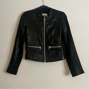 Genuine leather jacket, front zipper with pockets, fabric detail on sleeves.